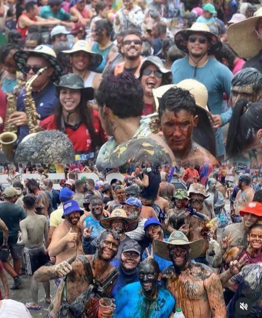 O Bloco Mela-Mela invadiu as ruas de Umbuzeiro com muita alegria e animação!