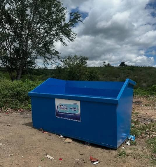 A Prefeitura de Umbuzeiro, pensando em melhorar a coleta de lixo de nosso município, instalou várias lixeiras em pontos estratégicos da cidade. Assim, deixamos nossa cidade cada vez mais limpa, bonita e organizada.