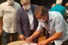 PREFEITO DE UMBUZEIRO ASSINA CONVÊNIO PARA CONSTRUÇÃO DE NOVA CRECHE NO MUNICÍPIO